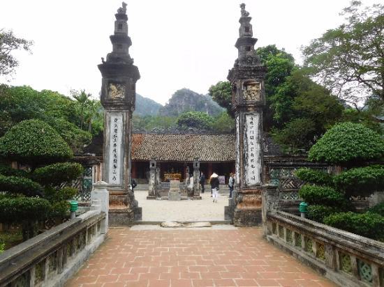 Hoa Lu temples of the Dinh & Le Dynasties